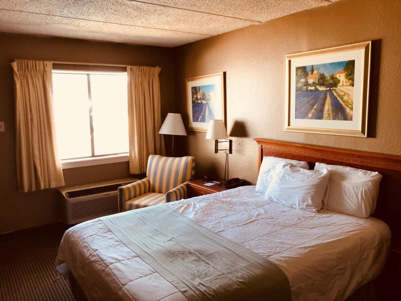 Queen Room - Disability Access - Smoking